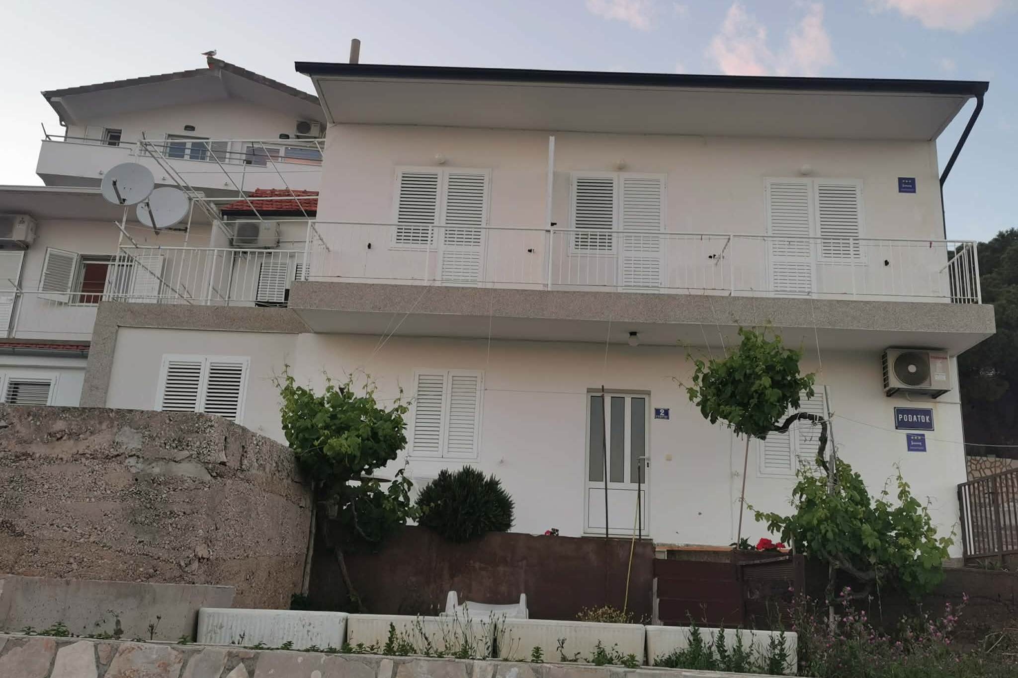 Two bedroom apartment with balcony and sea view Primošten (A-25265-a)