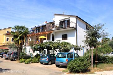 Umag, Umag, Property 2528 - Apartments near sea with sandy beach.