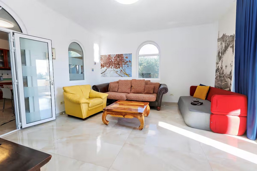 Four-bedroom house with terrace and sea view Split (K-25280) Four-bedroom house with terrace and sea view Split (K-25280)