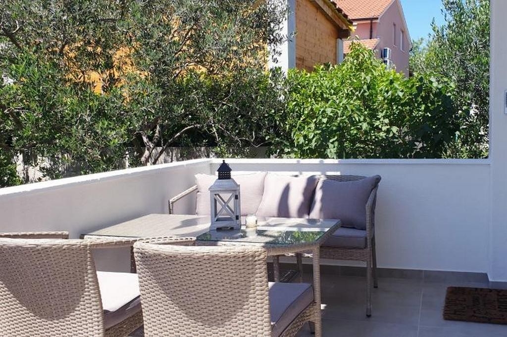Two bedroom apartment with terrace Vodice (A-25282-b)