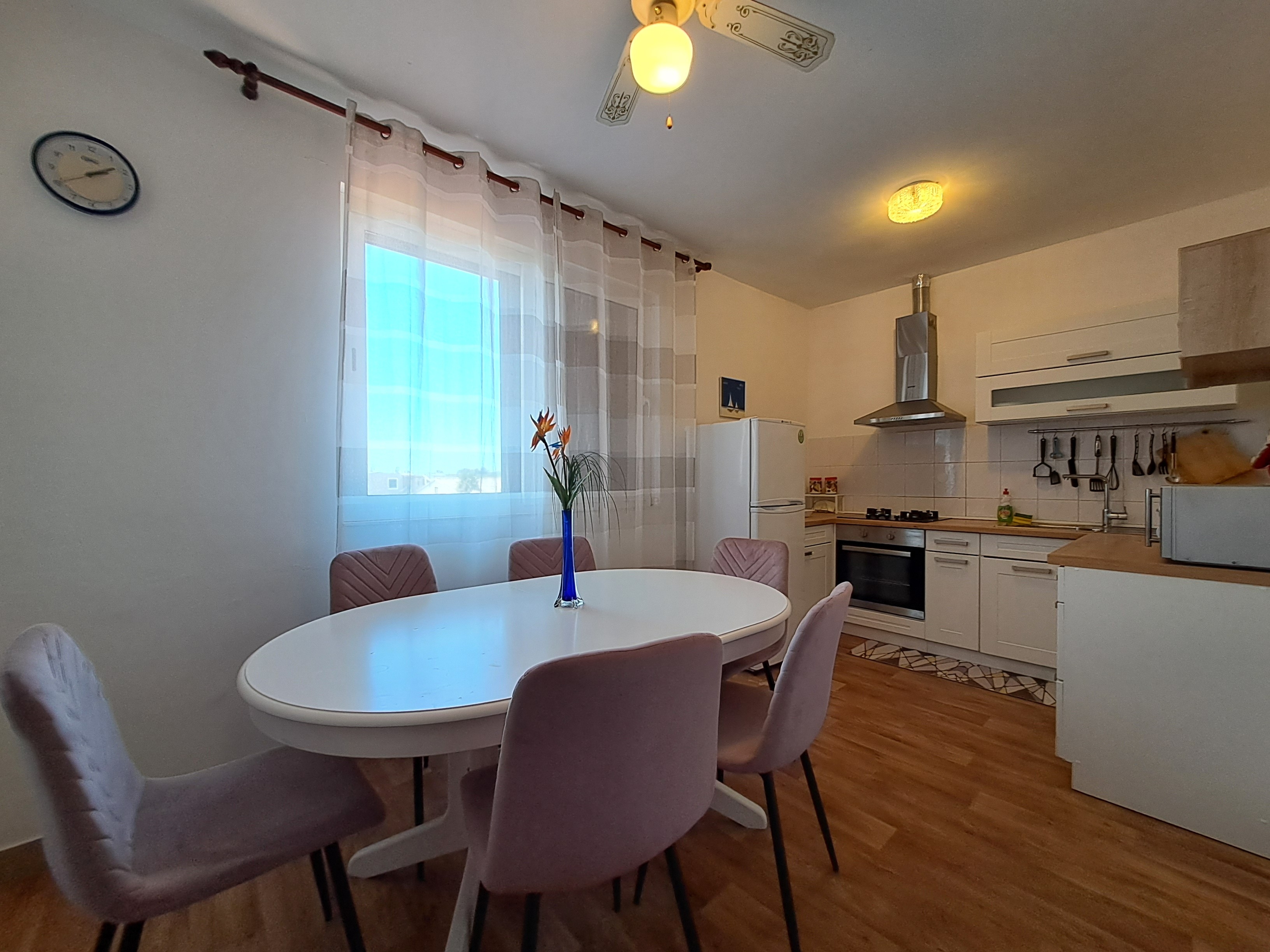 Two bedroom apartment with balcony and sea view Sućuraj, Hvar (A-25285-b) Two bedroom apartment with balcony and sea view Sućuraj, Hvar (A-25285-b)