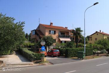 Property Umag, Umag, Property 2530 - Rooms with sandy beach.