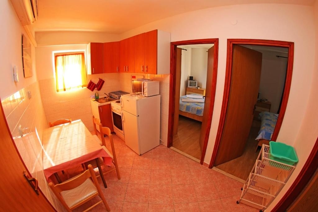 Two bedroom apartment with balcony Hvar (A-25301-b)