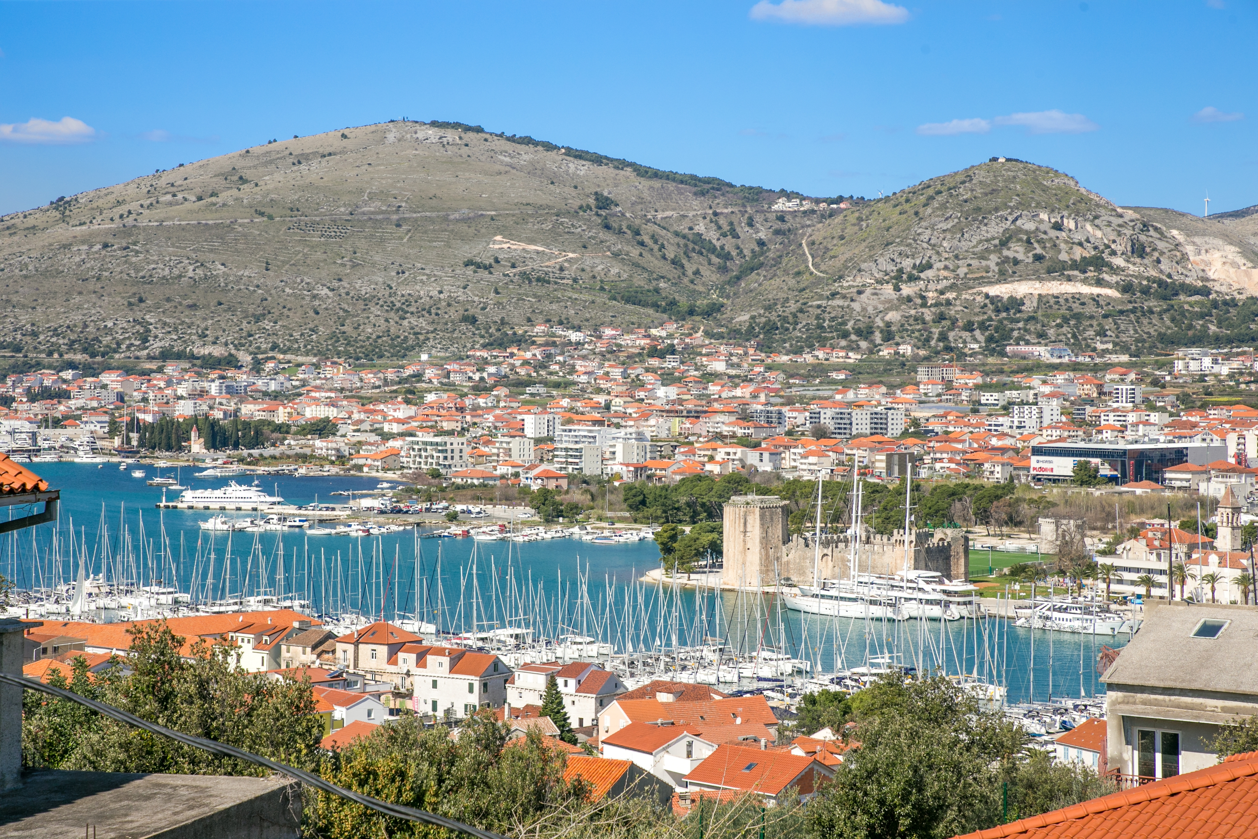 Two bedroom apartment with balcony and sea view Trogir (A-25303-a)