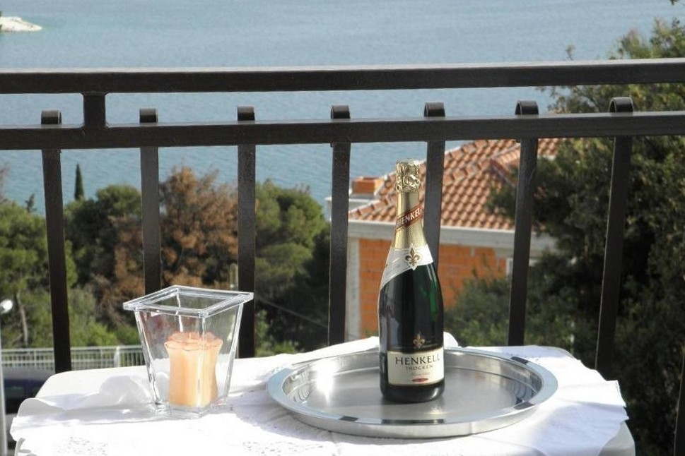 Two bedroom apartment with balcony and sea view Trogir (A-25303-b)