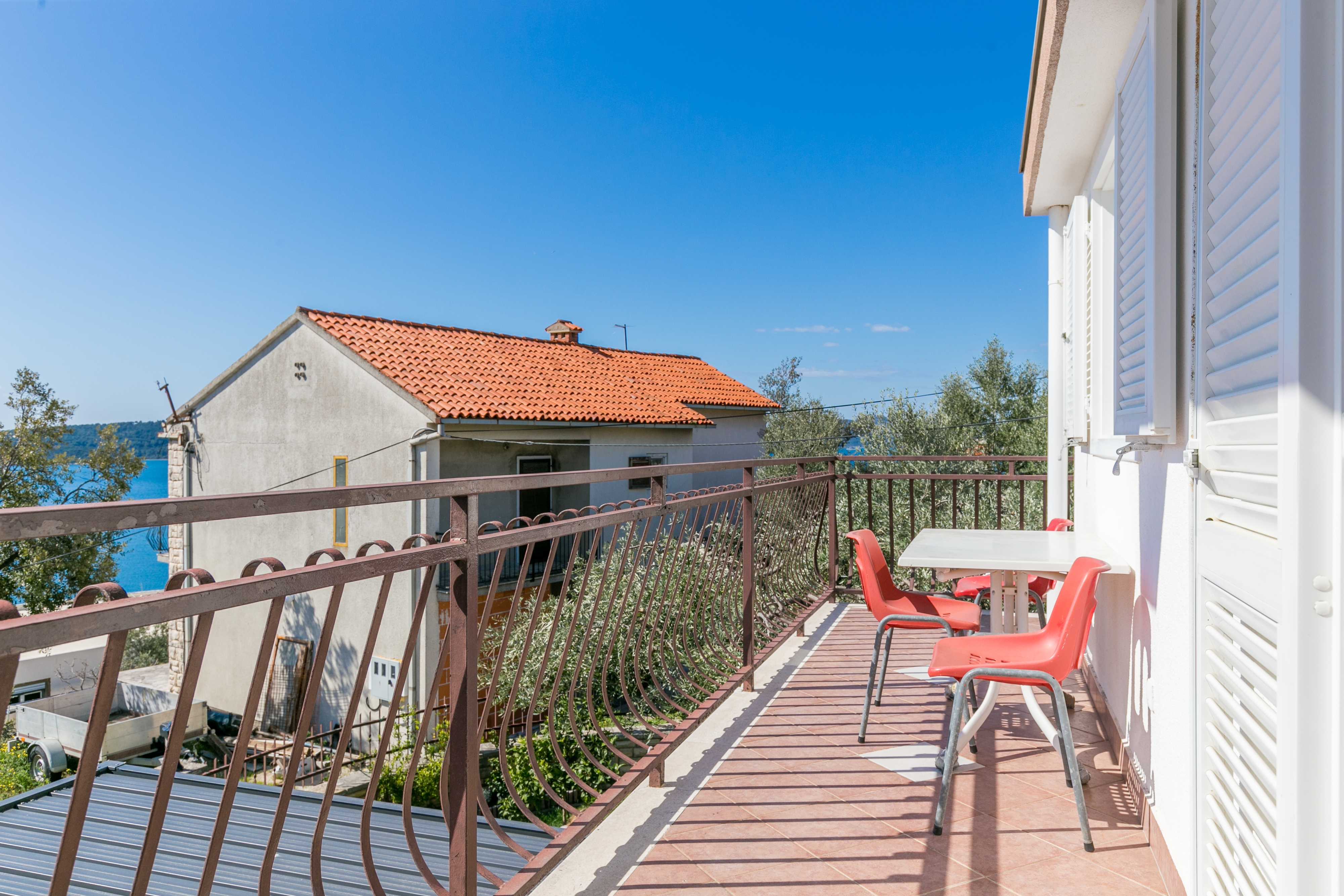 Two bedroom apartment with balcony and sea view Trogir (A-25303-b) Two bedroom apartment with balcony and sea view Trogir (A-25303-b)