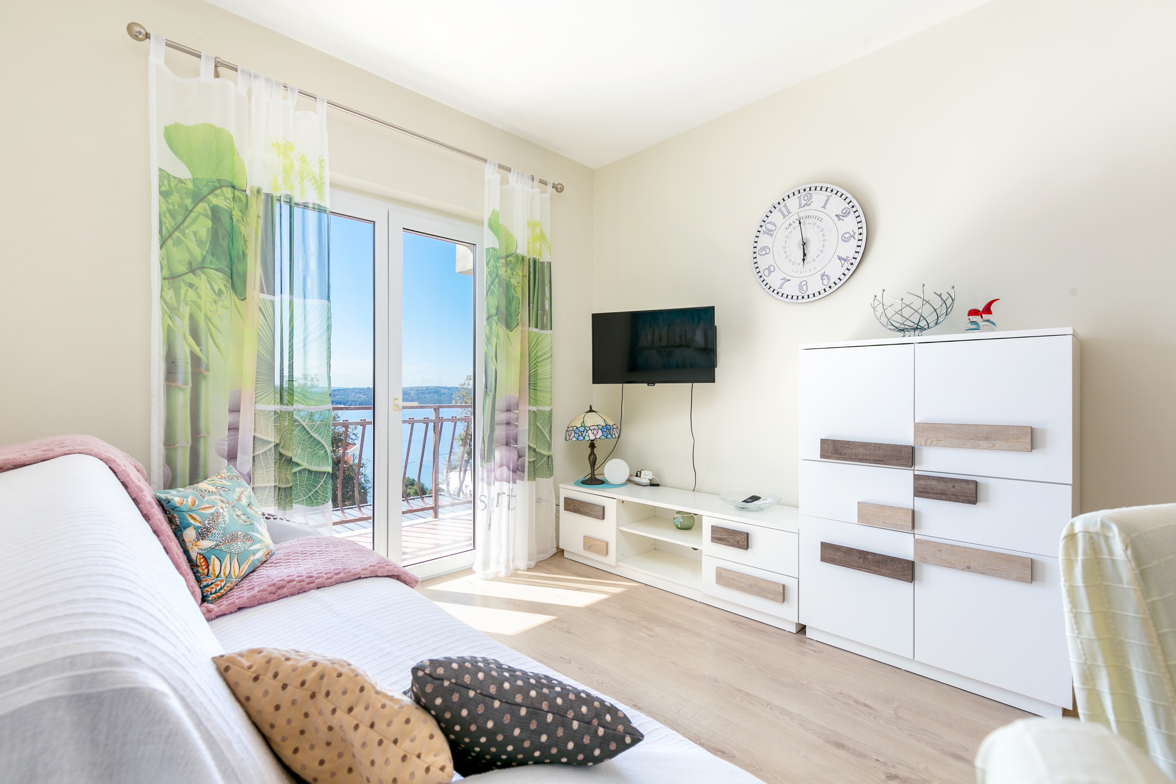 Two bedroom apartment with balcony and sea view Trogir (A-25303-b) Two bedroom apartment with balcony and sea view Trogir (A-25303-b)
