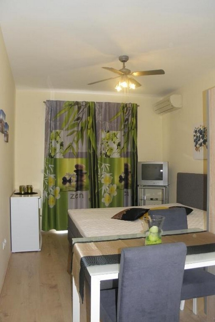 Studio flat with terrace and sea view Trogir (AS-25303-a)