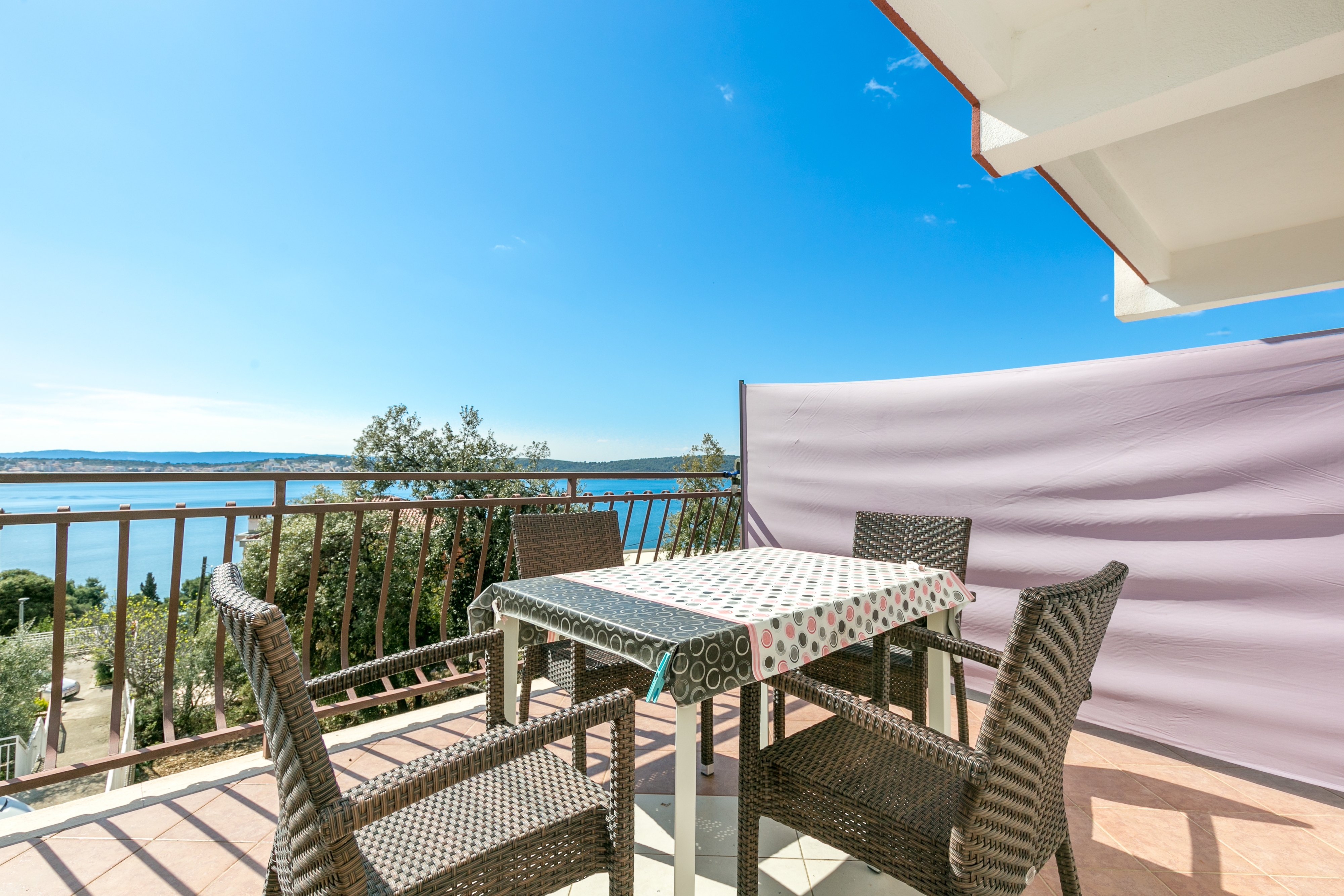 Studio flat with terrace and sea view Trogir (AS-25303-a) Studio flat with terrace and sea view Trogir (AS-25303-a)
