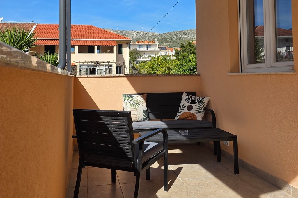 One bedroom apartment with terrace Trogir (A-25305-b) One bedroom apartment with terrace Trogir (A-25305-b)