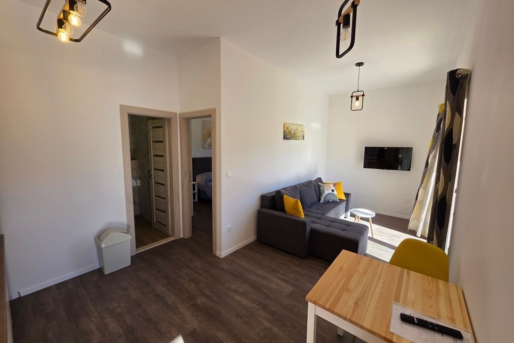 One bedroom apartment with balcony Trogir (A-25305-c)