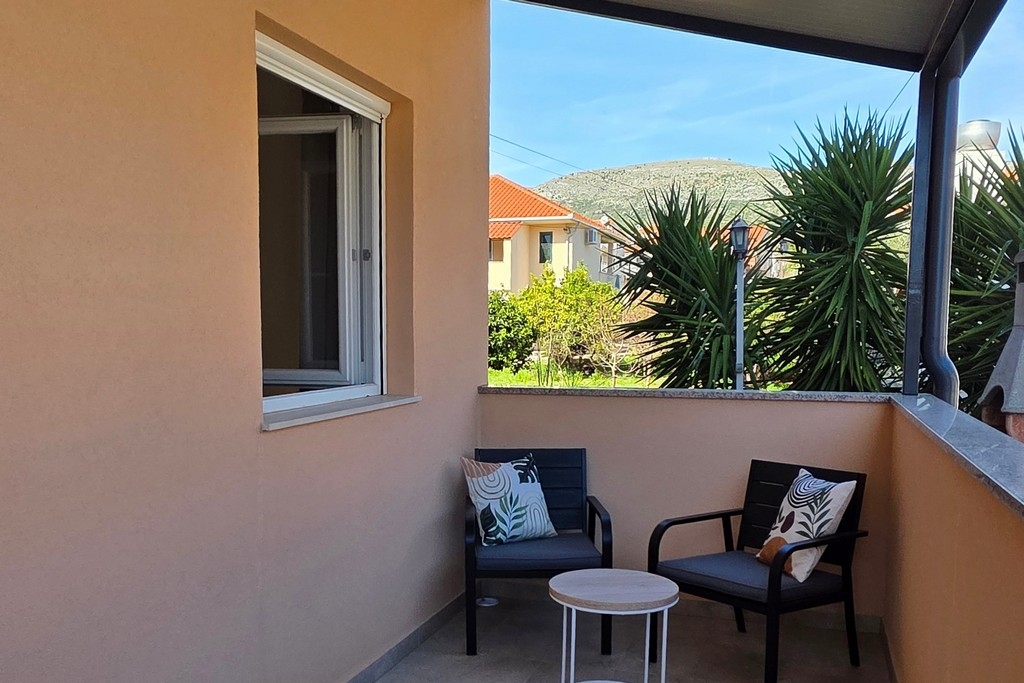 One bedroom apartment with terrace Trogir (A-25305-d) One bedroom apartment with terrace Trogir (A-25305-d)