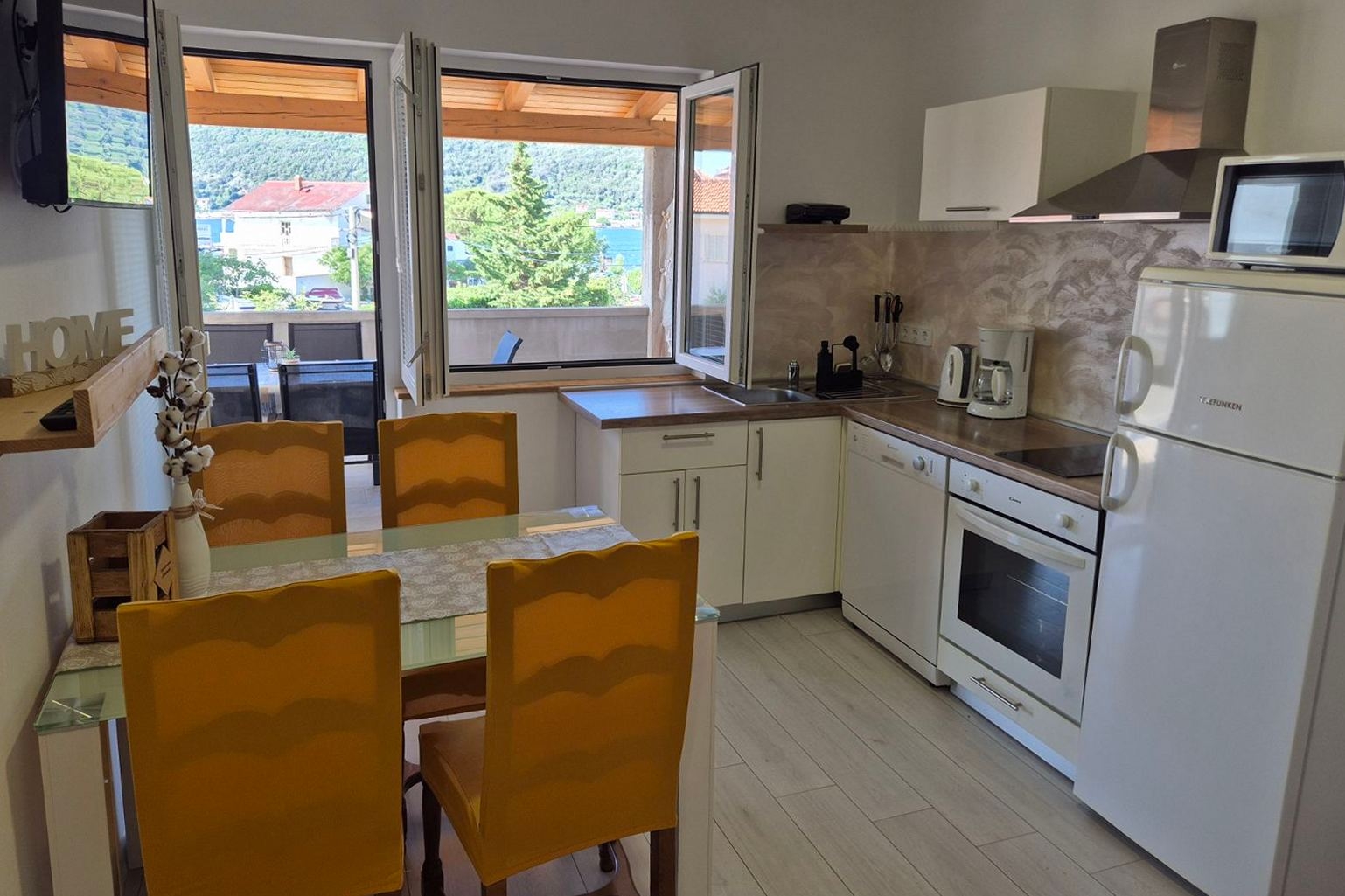Two bedroom apartment with terrace and sea view Supetarska Draga - Donja, Rab (A-25308-d) Two bedroom apartment with terrace and sea view Supetarska Draga - Donja, Rab (A-25308-d)