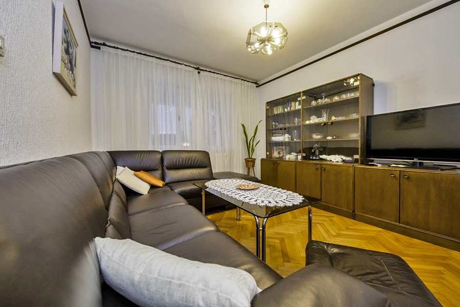 Two bedroom apartment with terrace Palit, Rab (A-25309-d)