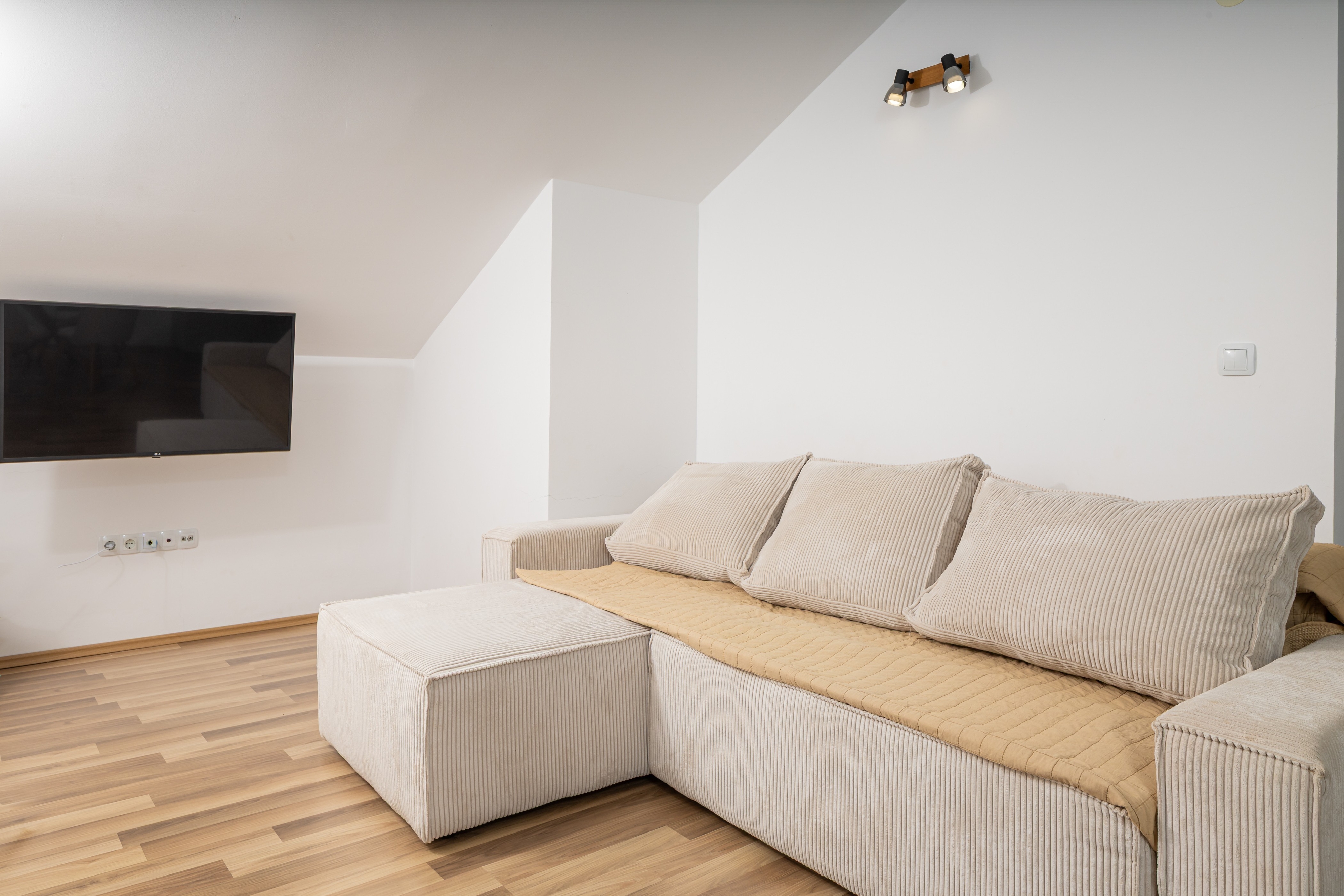 One bedroom apartment with terrace and sea view Cove Prapratna - Prapatna, Hvar (A-25315-a)