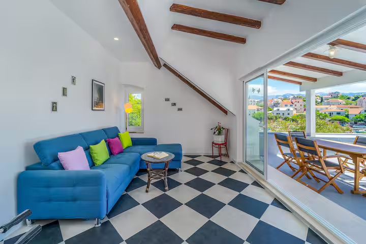 Three bedroom house with terrace and sea view Sumartin, Brač (K-25318) Three bedroom house with terrace and sea view Sumartin, Brač (K-25318)