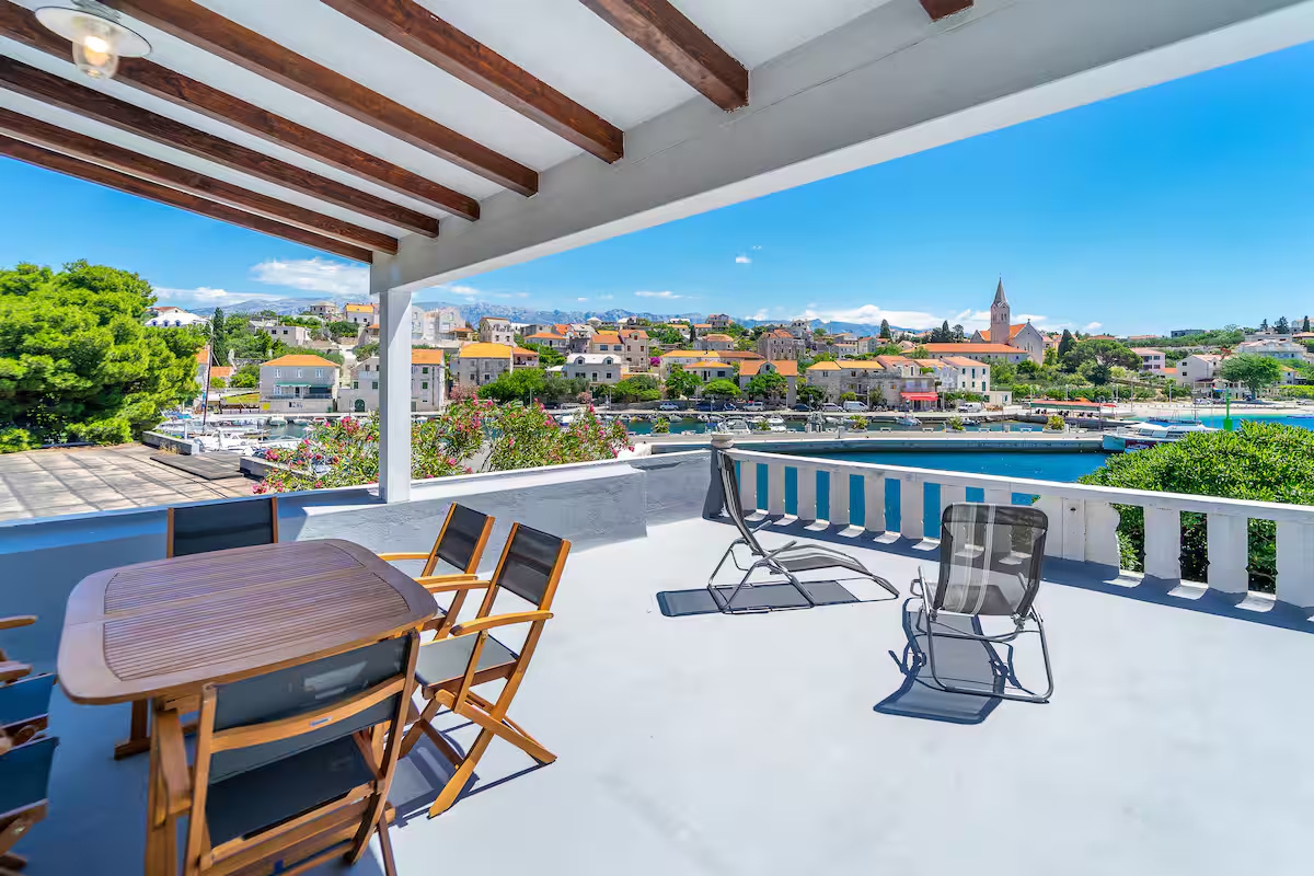 Three bedroom house with terrace and sea view Sumartin, Brač (K-25318) Three bedroom house with terrace and sea view Sumartin, Brač (K-25318)