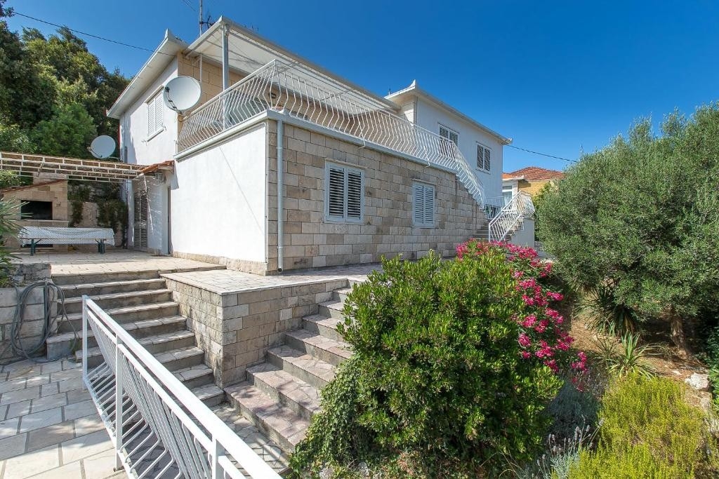 Three bedroom apartment with terrace and sea view Korčula (A-25323-a)