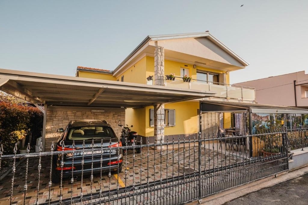 One bedroom apartment with balcony Umag (A-25324-b) One bedroom apartment with balcony Umag (A-25324-b)