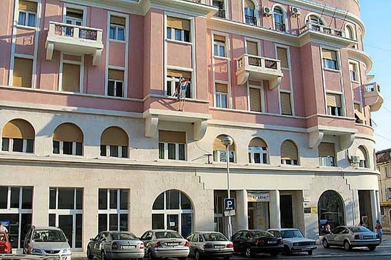 Room with air-conditioning Split (S-25330-b)