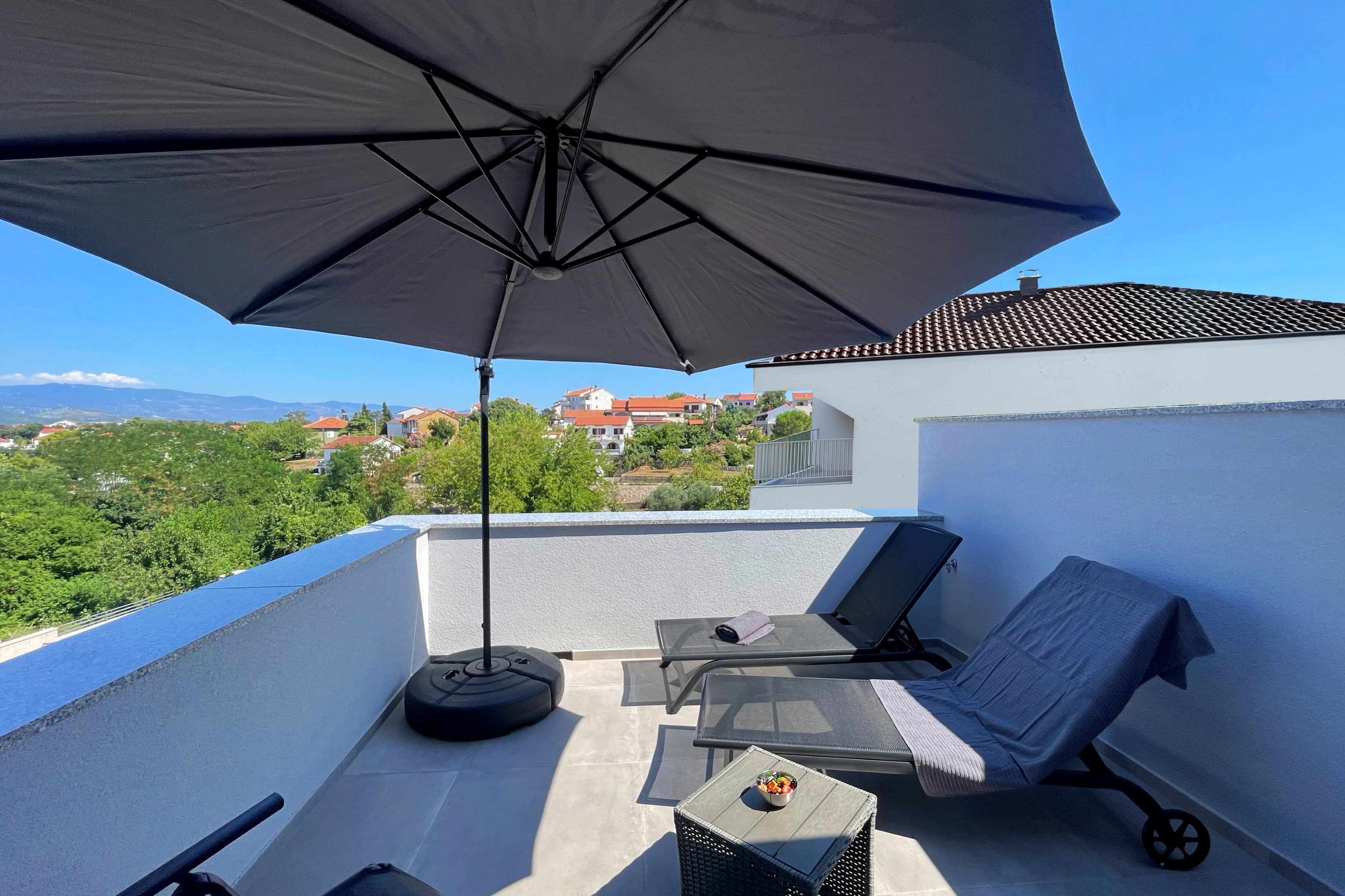 Two bedroom apartment with terrace and sea view Šilo, Krk (A-25334-a)