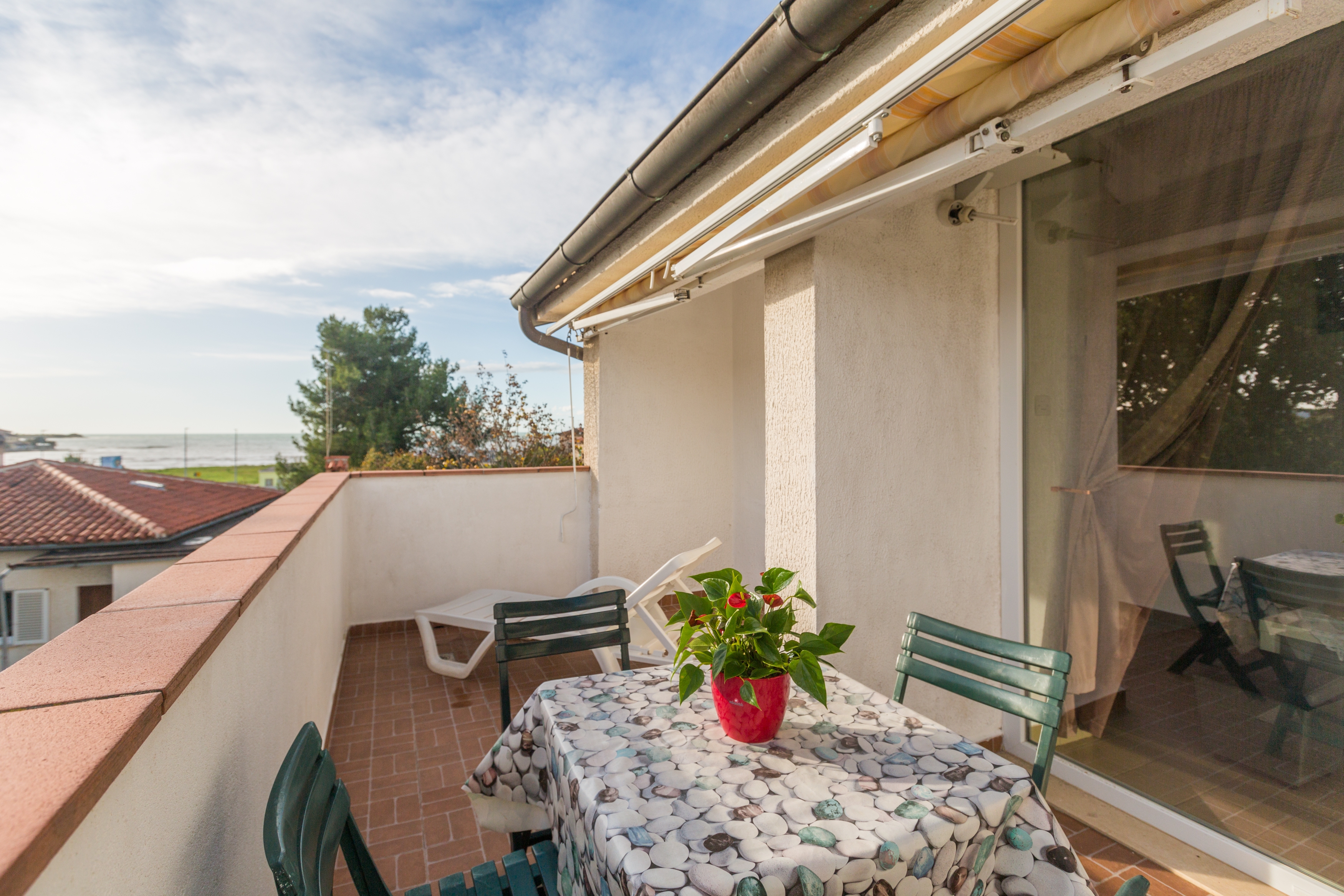 One bedroom apartment with terrace and sea view Karigador, Novigrad (A-2534-a)