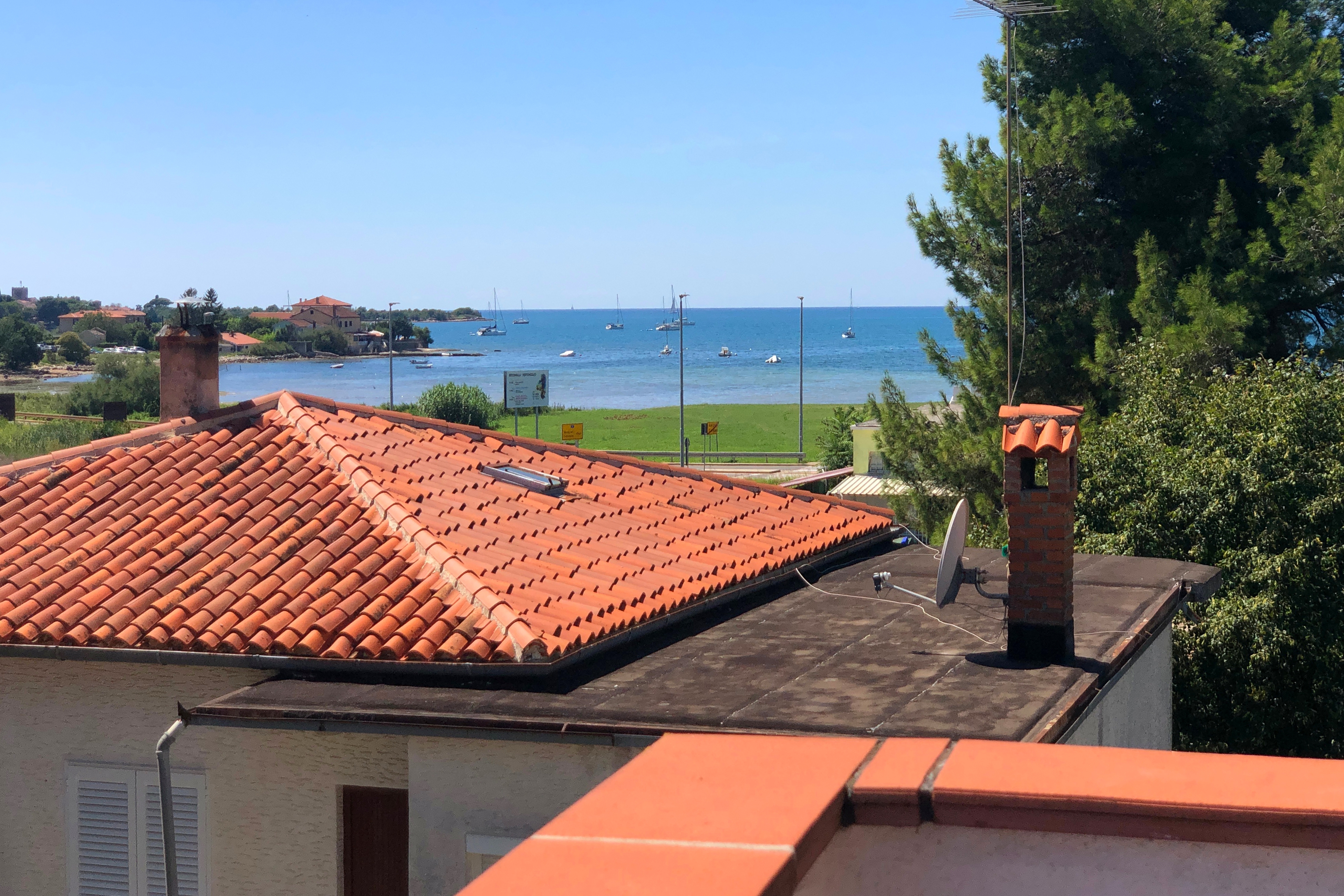 One bedroom apartment with terrace and sea view Karigador, Novigrad  A-a