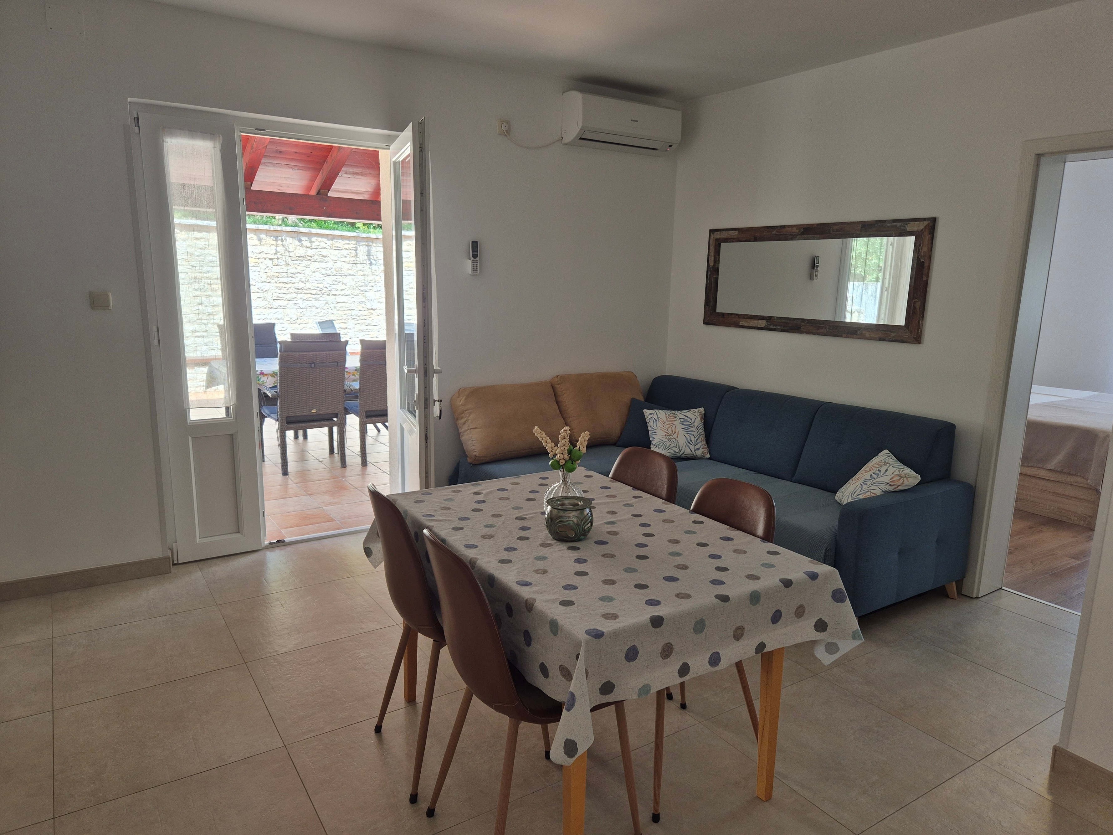 Two bedroom apartment with terrace and sea view Supetarska Draga - Donja, Rab (A-25344-b) Two bedroom apartment with terrace and sea view Supetarska Draga - Donja, Rab (A-25344-b)