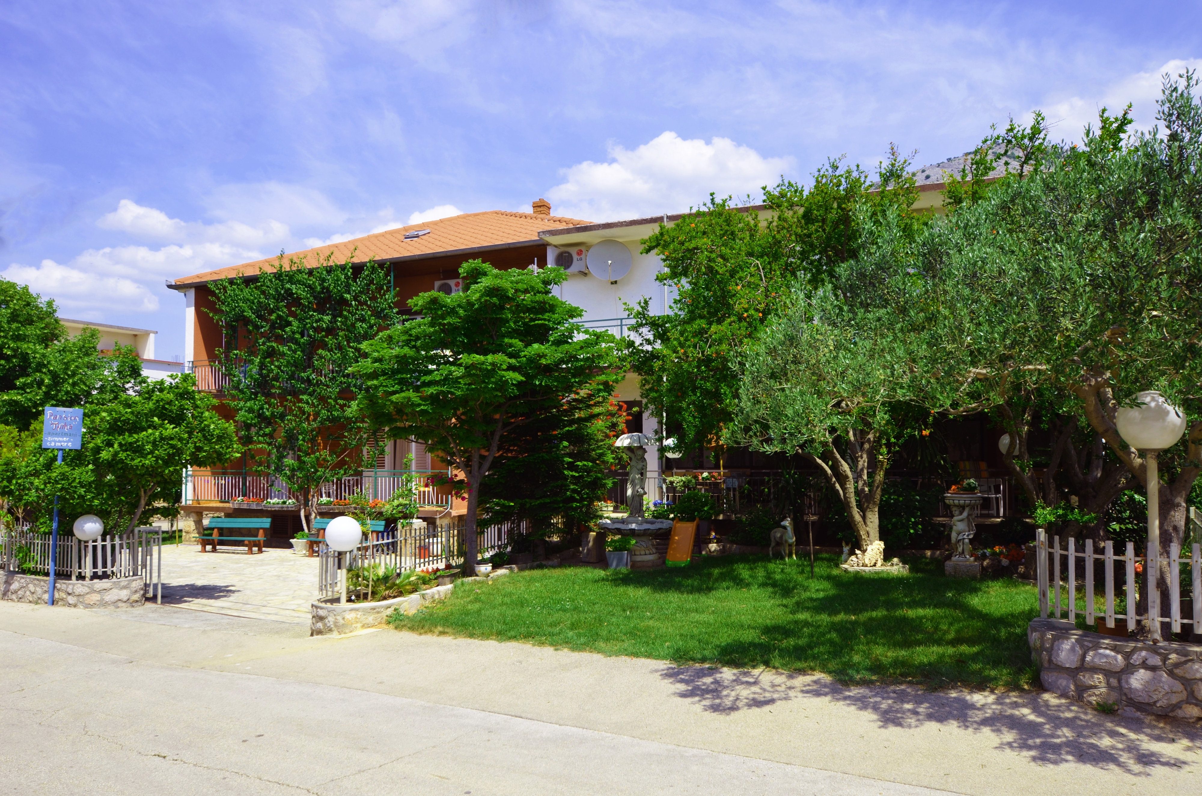 One bedroom apartment with air-conditioning Starigrad (Paklenica) (A-25345-b) One bedroom apartment with air-conditioning Starigrad (Paklenica) (A-25345-b)