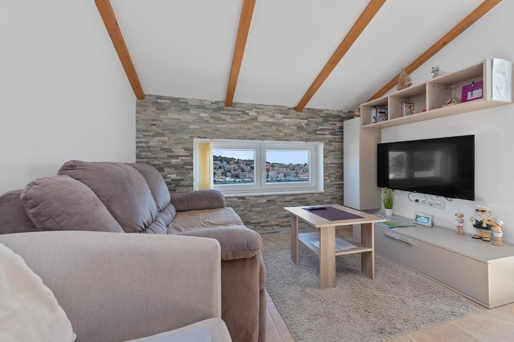 One bedroom apartment with terrace and sea view Mali Lošinj, Lošinj (A-25347-d)