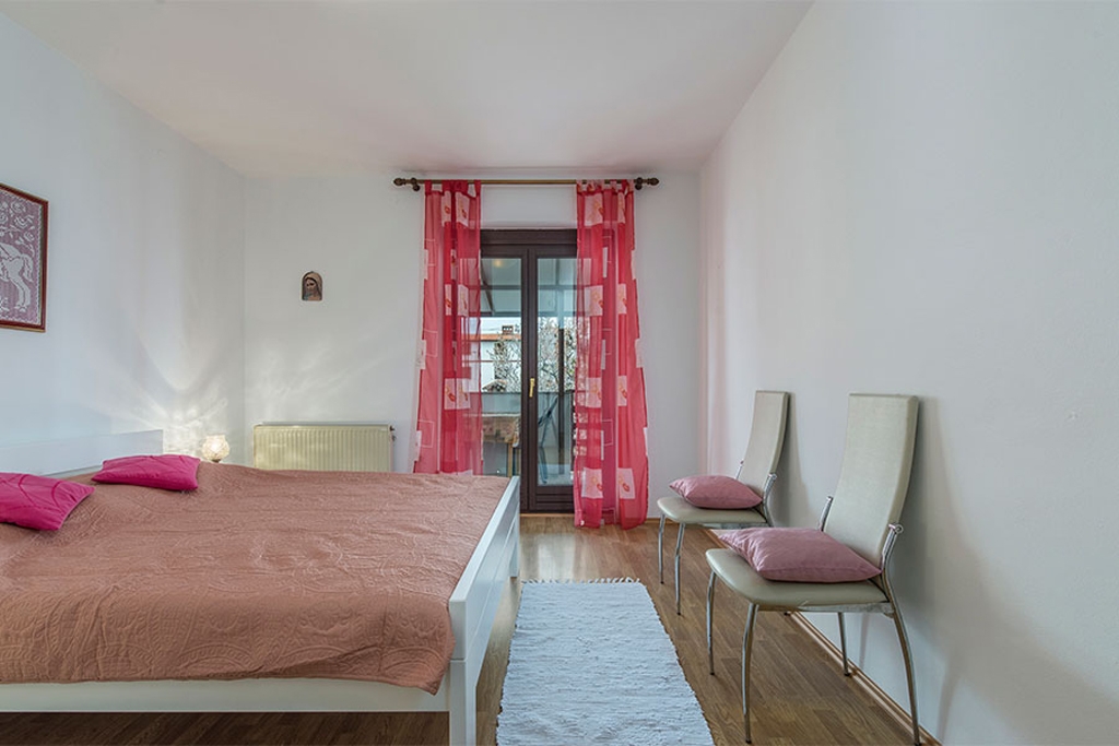 Two bedroom apartment with terrace Novigrad  A-a