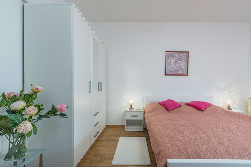 Two bedroom apartment with terrace Novigrad  A-a
