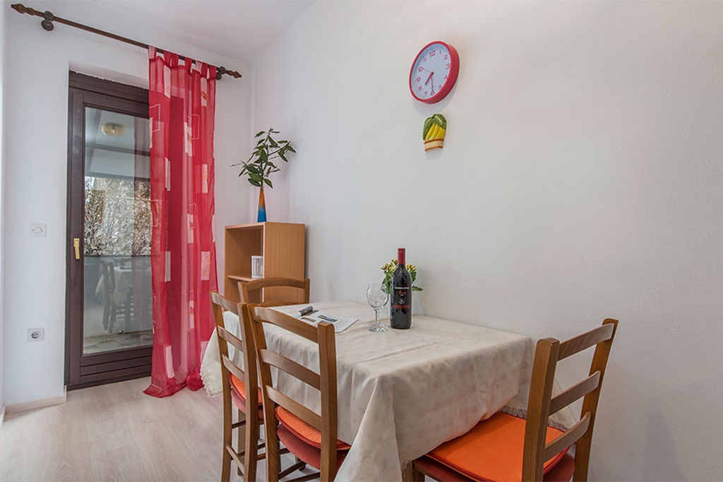 Two bedroom apartment with terrace Novigrad (A-2536-a)