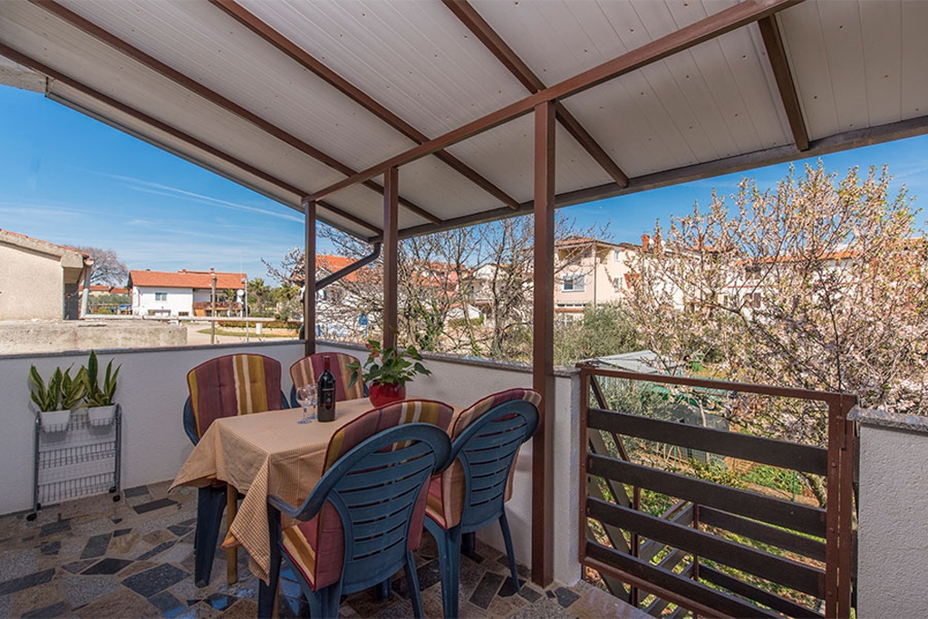 Two bedroom apartment with terrace Novigrad  A-a