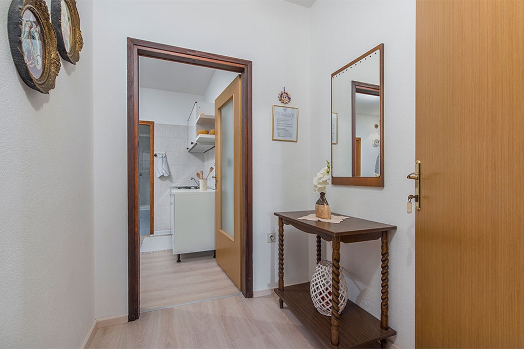 One bedroom apartment with terrace Novigrad  A-d