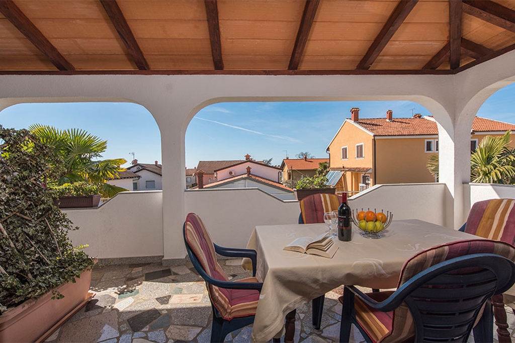 One bedroom apartment with terrace Novigrad (A-2536-d)