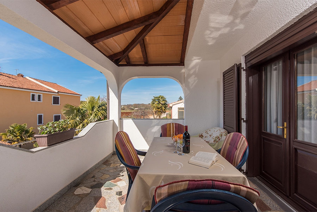 One bedroom apartment with terrace Novigrad  A-d