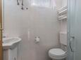 Novigrad, Baño in the studio-apartment, WiFi.