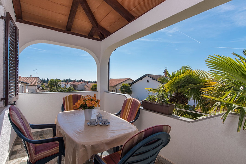 Studio flat with terrace Novigrad  AS-c