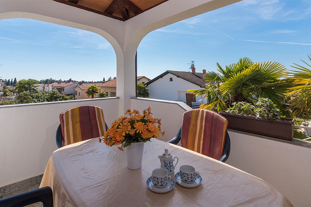 Studio flat with terrace Novigrad  AS-c
