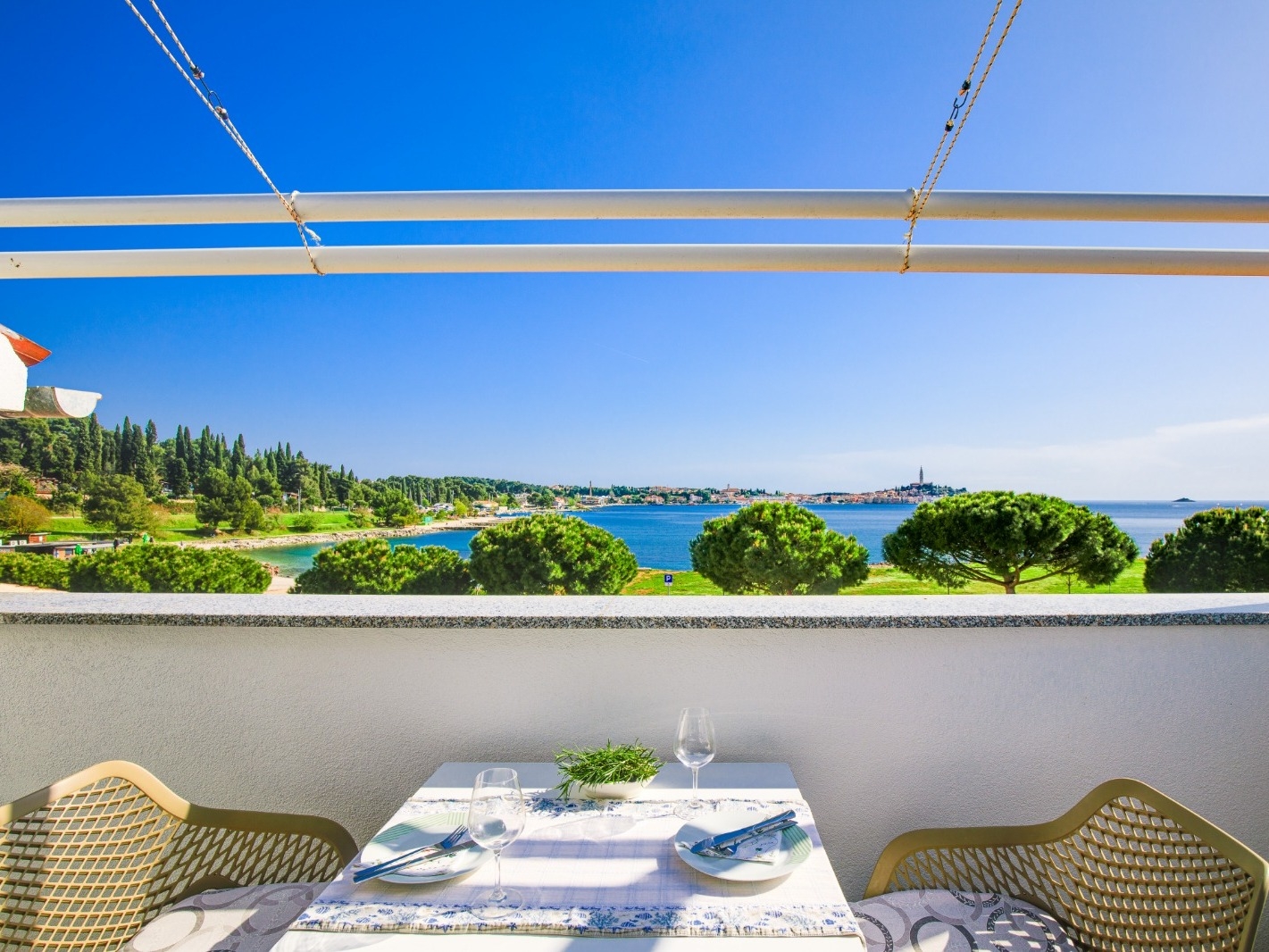 One bedroom apartment near beach Rovinj (A-25360-a)