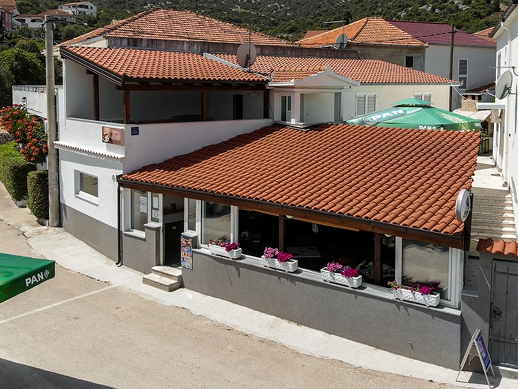 Two bedroom apartment with terrace and sea view Vinišće, Trogir (A-25373-a) Two bedroom apartment with terrace and sea view Vinišće, Trogir (A-25373-a)