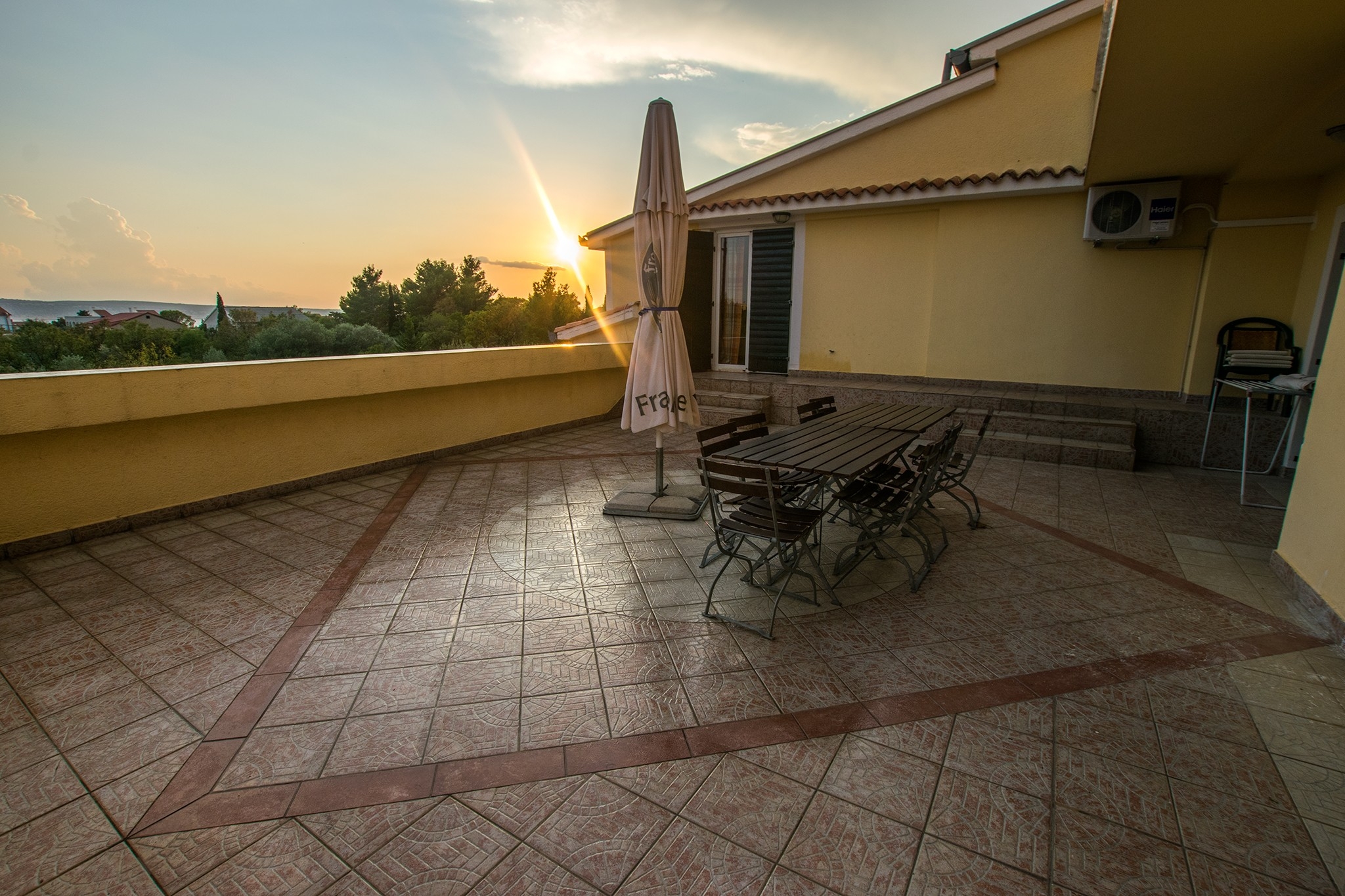 Four-bedroom apartment with terrace Starigrad, Paklenica (A-25376-a)