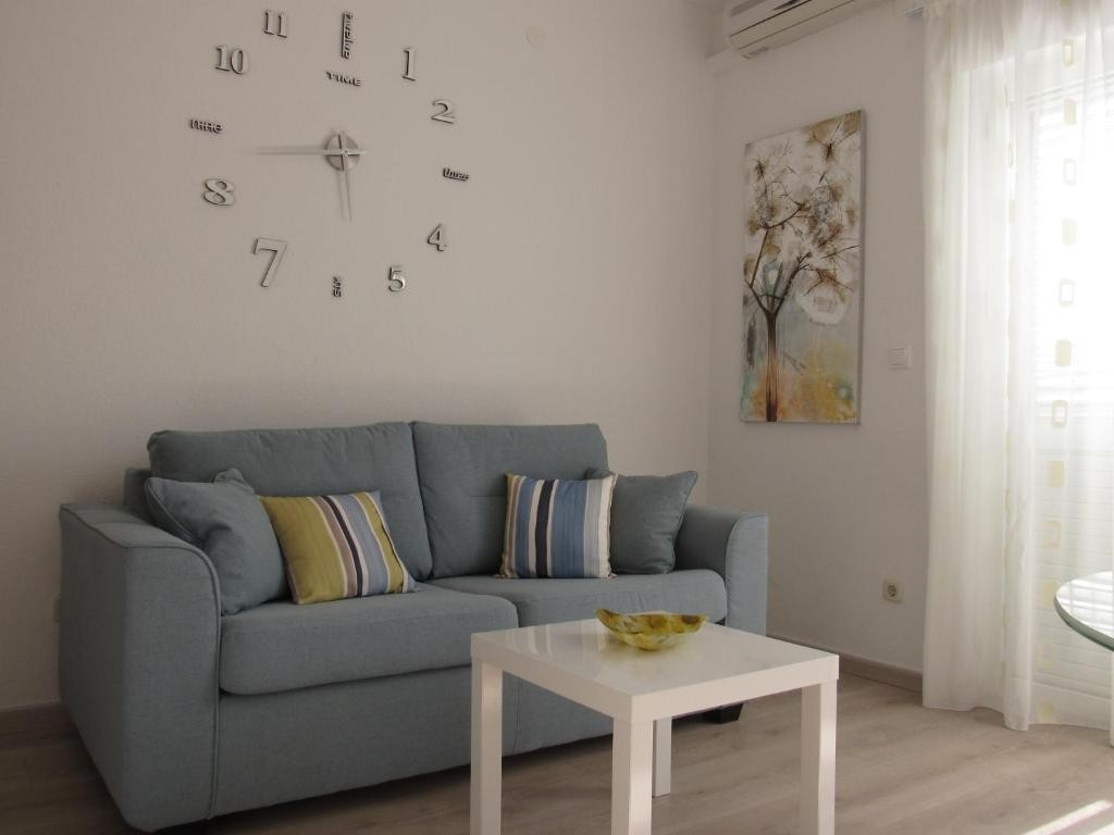 One bedroom apartment with balcony Kaštel Lukšić, Kaštela (A-25382-b)