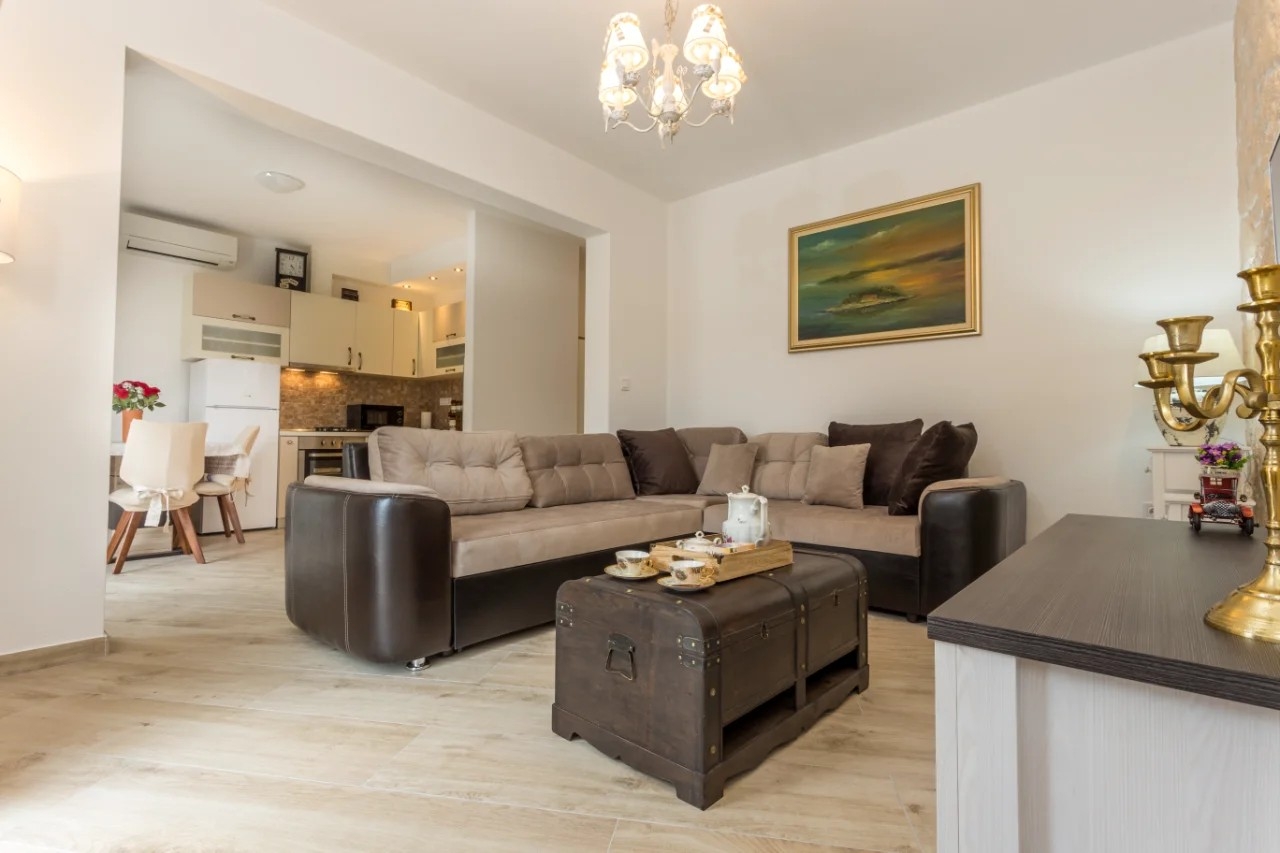 One bedroom apartment with terrace Hvar (A-25388-a)