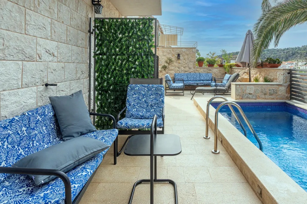 One bedroom apartment with terrace Hvar (A-25388-b)