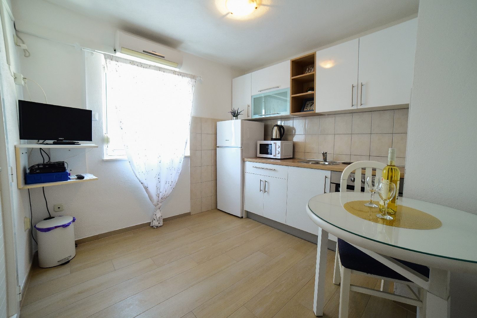 One bedroom apartment with balcony and sea view Mavarštica, Čiovo (A-25405-a)