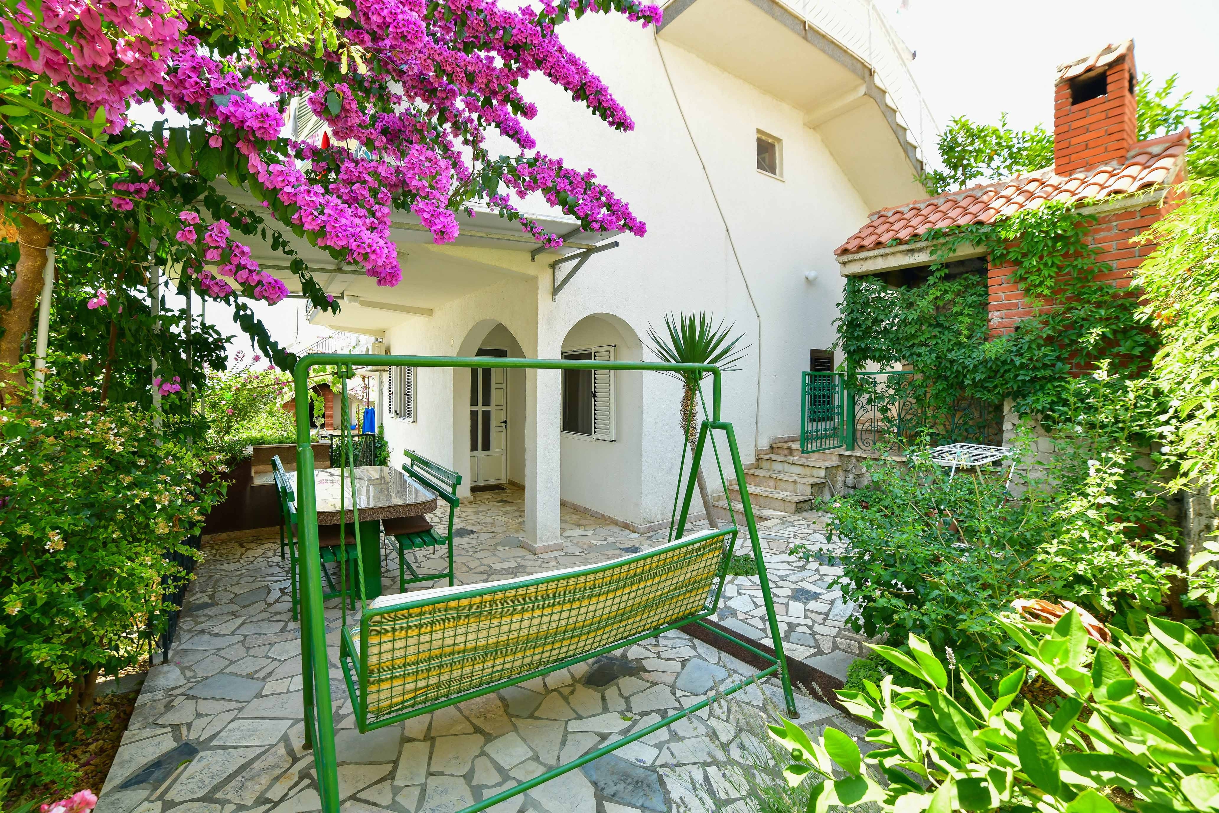 Two bedroom apartment with terrace Mavarštica, Čiovo (A-25405-d)