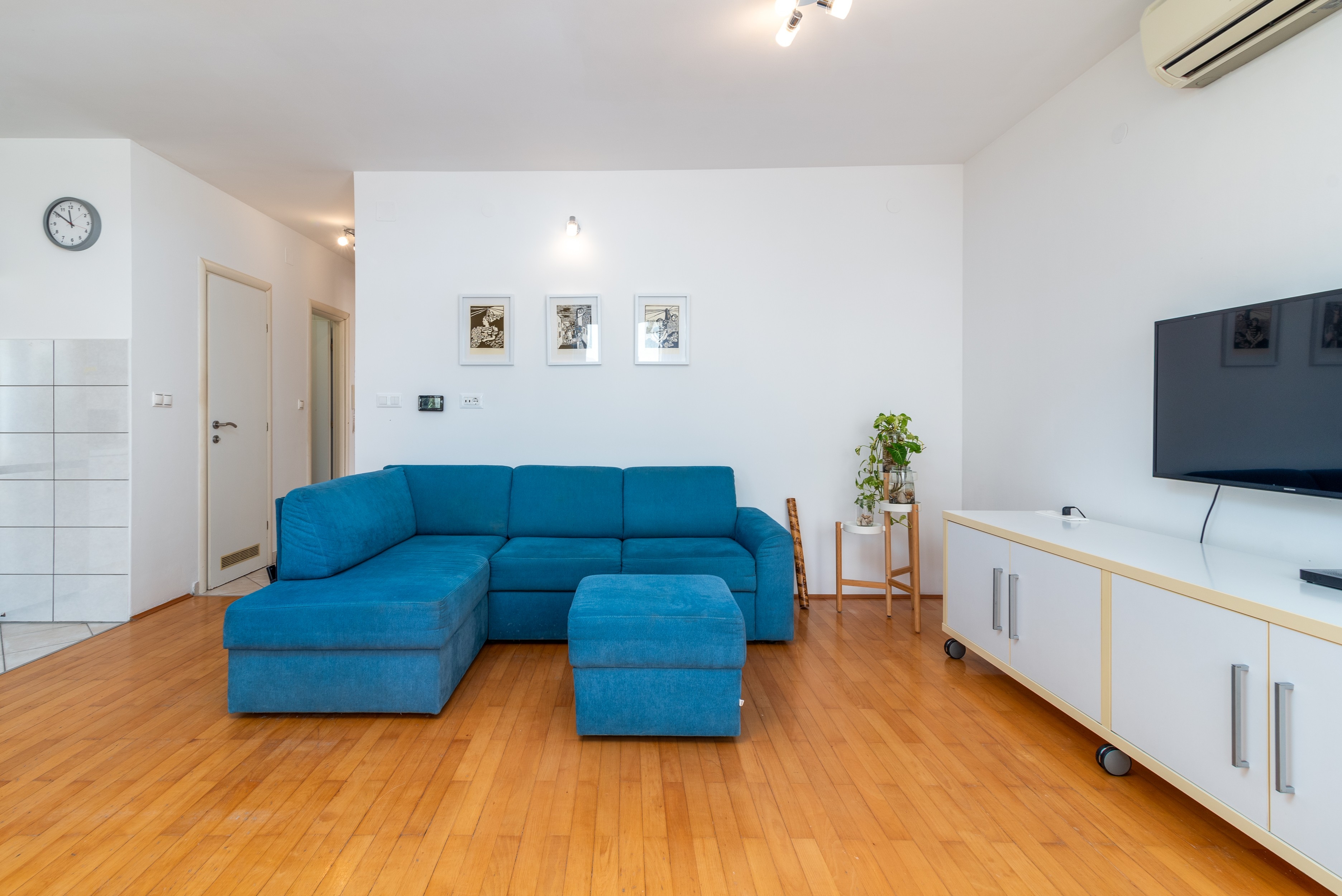 Two bedroom apartment with terrace Trogir (A-25406-a)