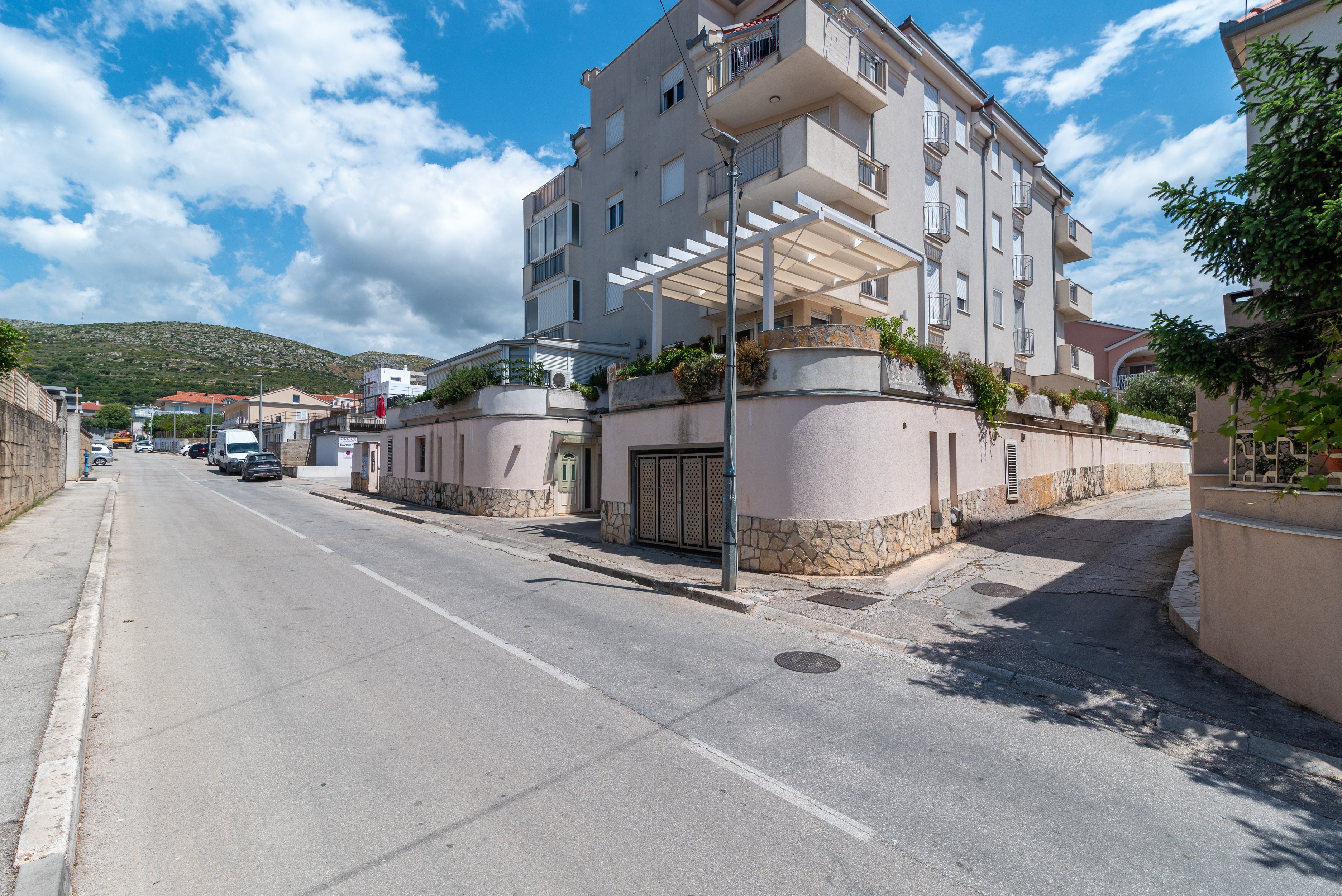 Two bedroom apartment with terrace Trogir (A-25406-a)